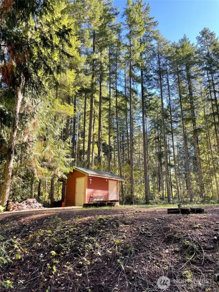 Has a shed with Toilet, sink, W/D and storage