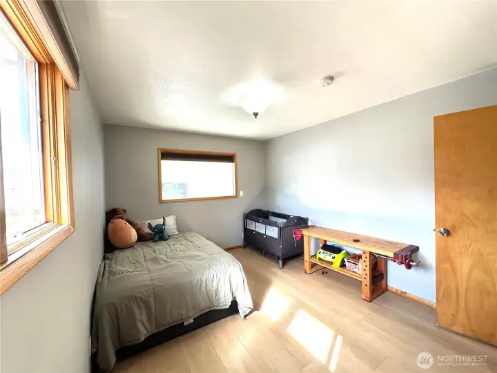 2nd bedroom