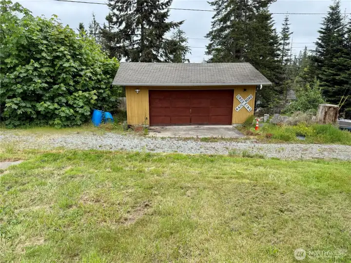 Detached 2 car garage