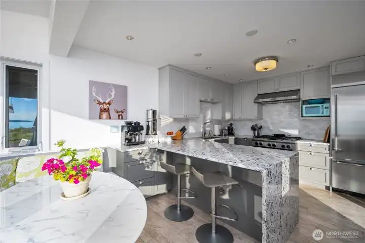Easy kitchen and dining!