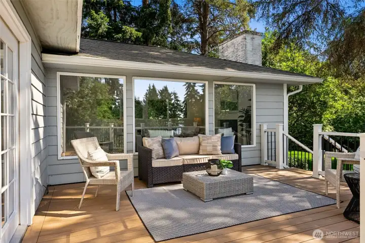 outdoor entertaining area on deck
