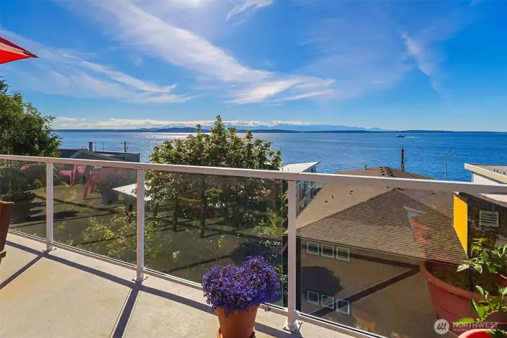 Southwest-facing view from main floor deck.