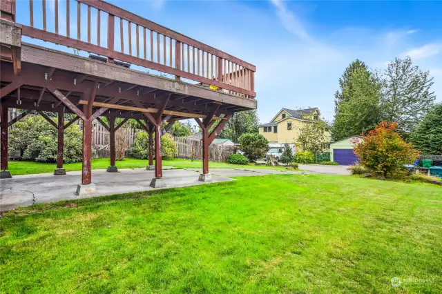 Spacious grassy yard, great for Pets or Play!