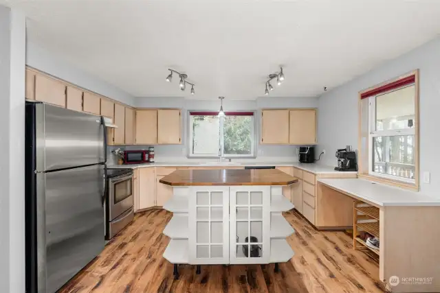 Kitchen island-virtually staged