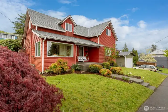 Gorgeous Puget Sound, Olympic mountain, and city views are sure to knock your socks off!