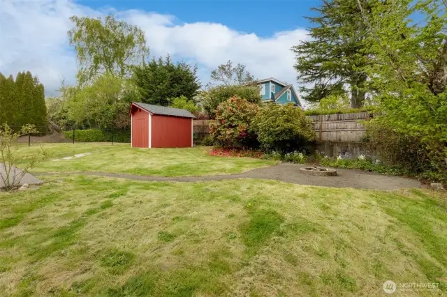 Conveniently close to highway access, ferries, parks, and military installments.