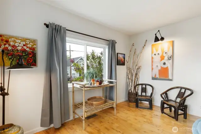 Stroll to the heart of Manette, and enjoy all the nearby restaurants and shops.