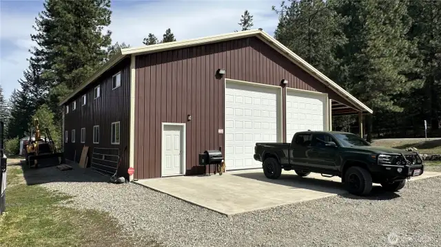 Large 40 X 60 Shop/Garage.