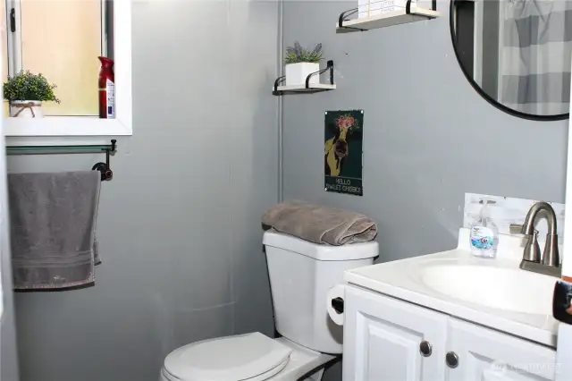 Full hall bath