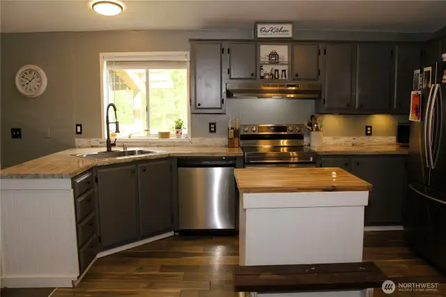 Wonderful Kitchen with stainless appliances