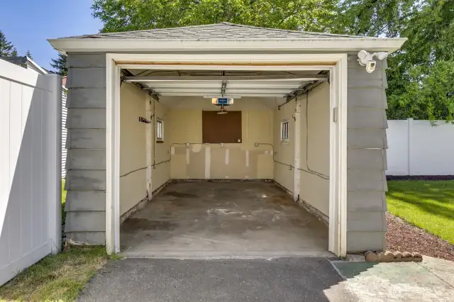 Extra outlets to turn this garage into a shop, or potential DADU