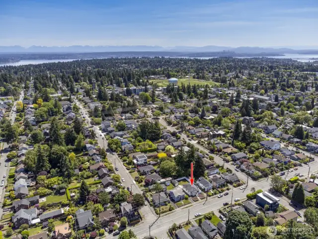 Blocks from Maple Leaf Reservoir Park, Macrina Bakery, Cloud 9 Coffee, and other amentities!