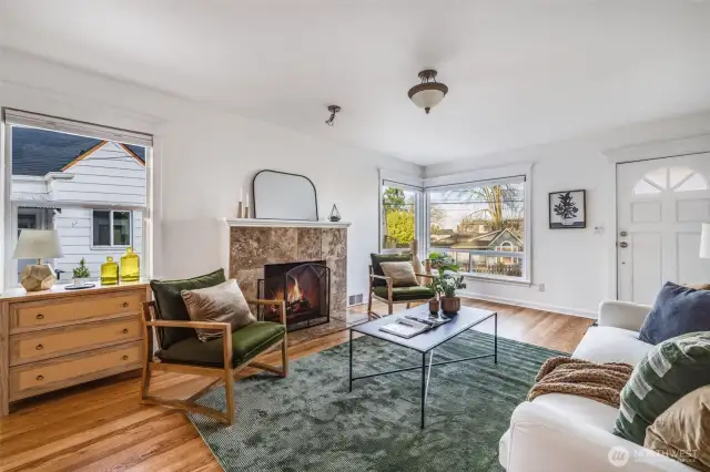 Light, bright, sun soaked living room thanks to the corner windows.
