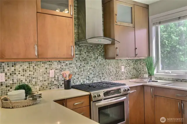 Quartz counters, stainless appliances
