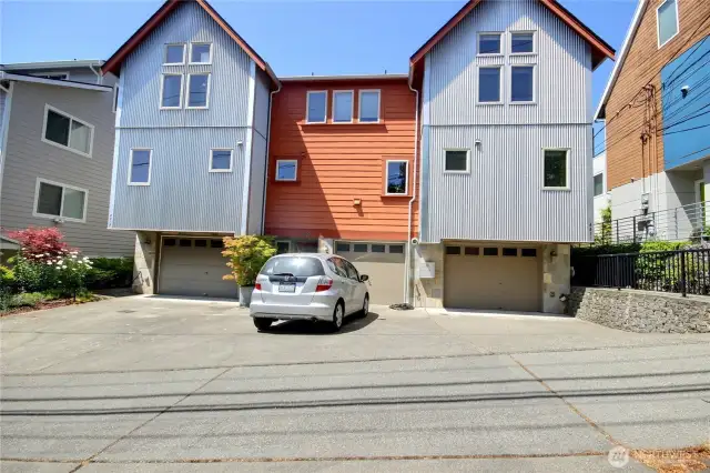 End unit, 1 of 3. No Dues.