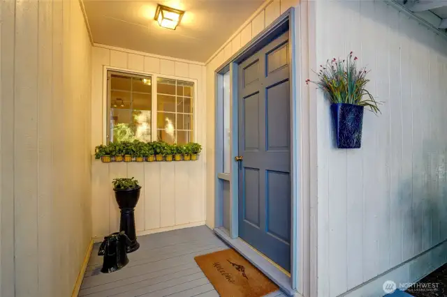 Come on in and see this wonderful home!