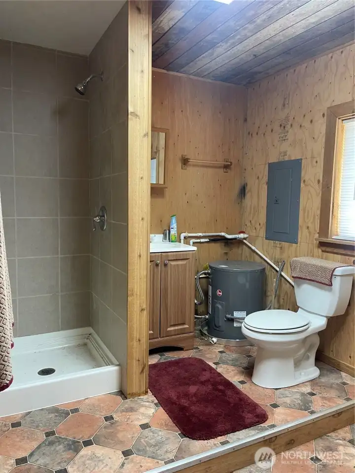 To the right is the 3/4 bath