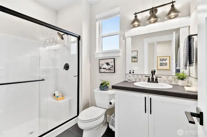 Photos of a 2703 Model Home at another community. Details will vary