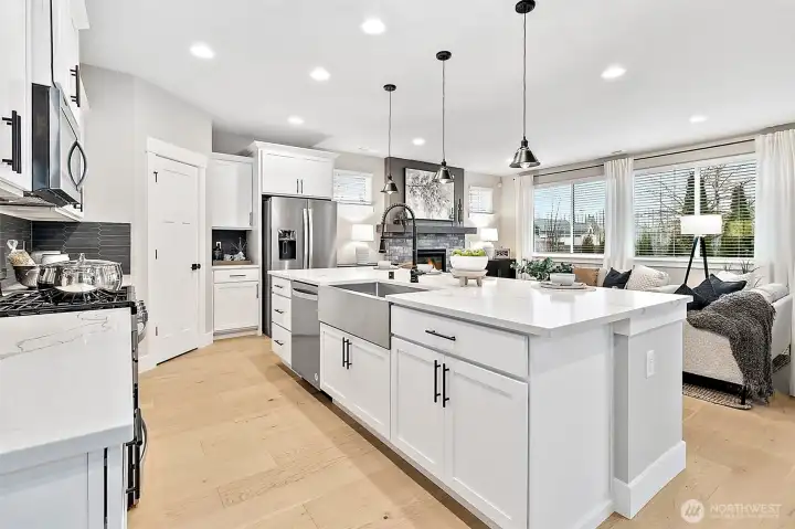 Photos of a 2703 Model Home at another community. Details will vary