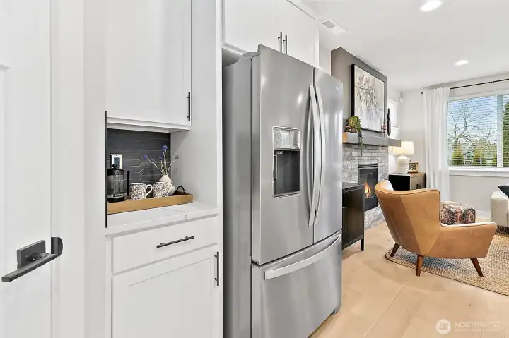 Photos of a 2703 Model Home at another community. Details will vary