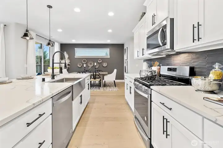 Photos of a 2703 Model Home at another community. Details will vary