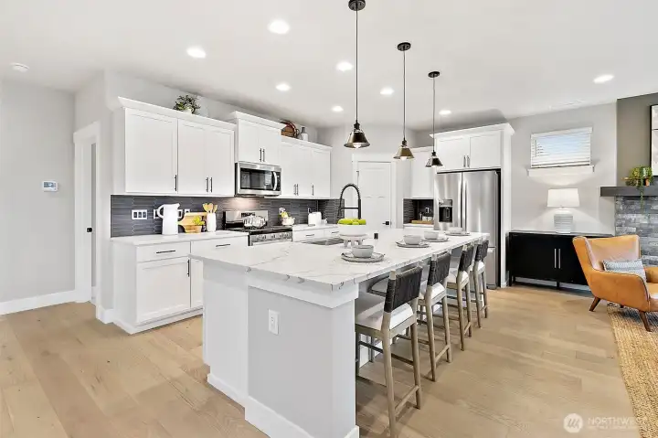 Photos of a 2703 Model Home at another community. Details will vary