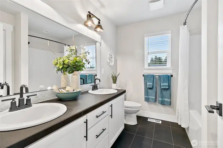 Photos of a 2703 Model Home at another community. Details will vary