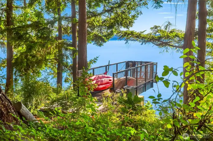 Private Tram cable lift system to the properties beach and mooring buoy.