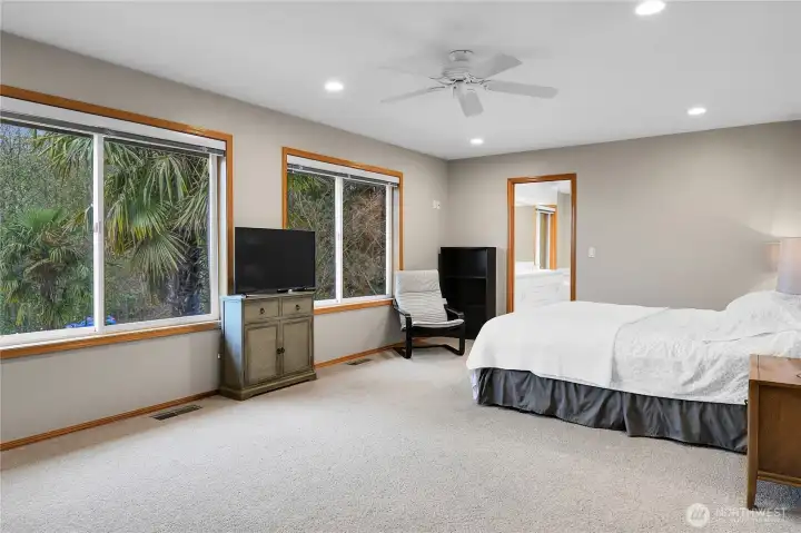 Spacious primary suite with 5-piece en-suite bathroom and walk in closet