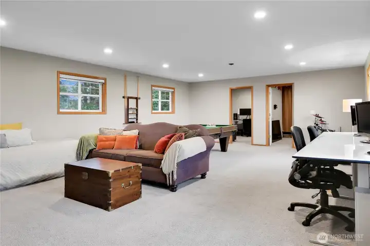 Huge bonus room with two additional rooms off the back