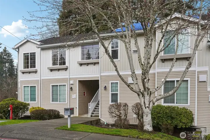 Top left end-unit with territorial views