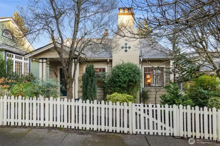 Undeniable charm from the moment you pull up. Mature dogwood tree flowers pink in Spring, and jasmine greets you with its gorgeous scent in Summer.