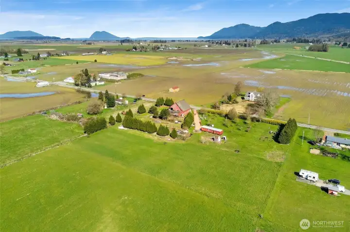 Surrounded by the beautiful Skagit Valley