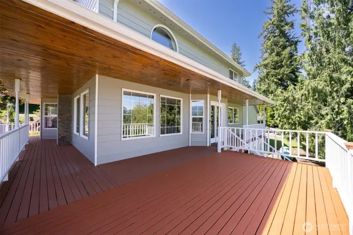 Large wrap around Large wrap around deck with views of Mount Baker!