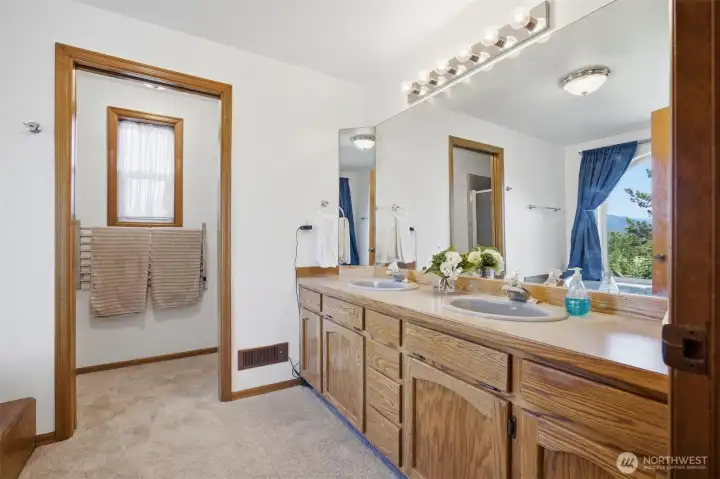 Primary ensuite bathroom