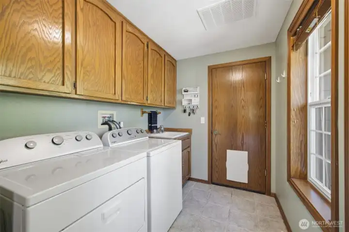 Mud room leading into the garage