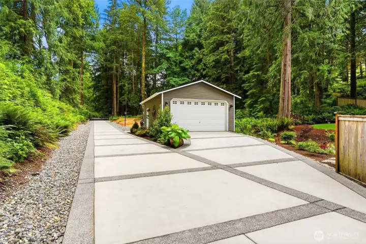 detached 2 car garage