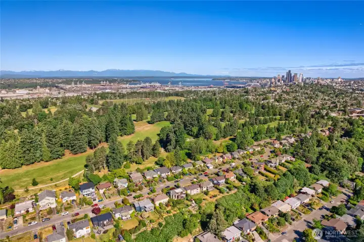 Close to Bill Wright Golf Complex Jefferson Park Golf Course Close to Bill Wright Golf Complex Jefferson Park Golf Course