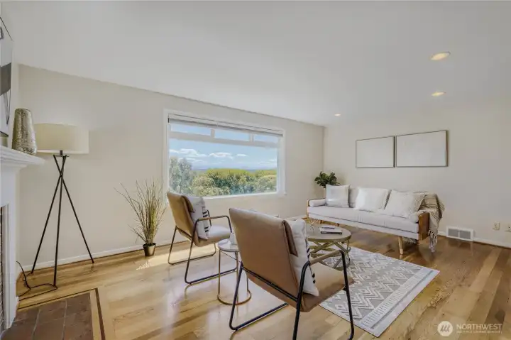 More views from living room, hardwood floors, nice picture windows More views from living room, hardwood floors, nice picture windows