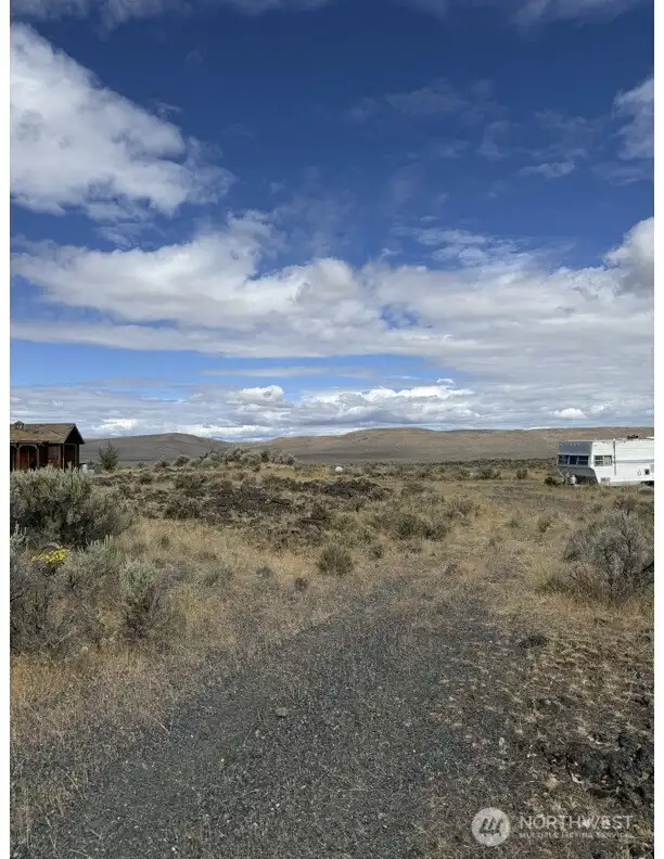 Welcome to Rimrock Meadows! Shed on property.