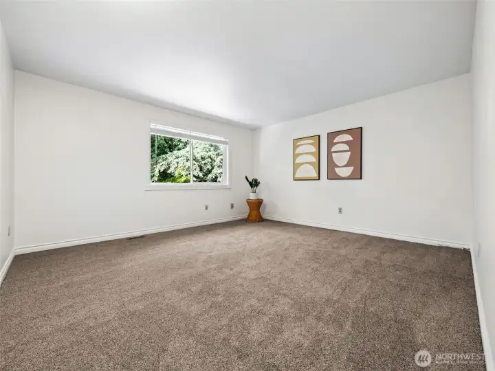 LARGE 4th bedroom with closet, new paint and carpet!