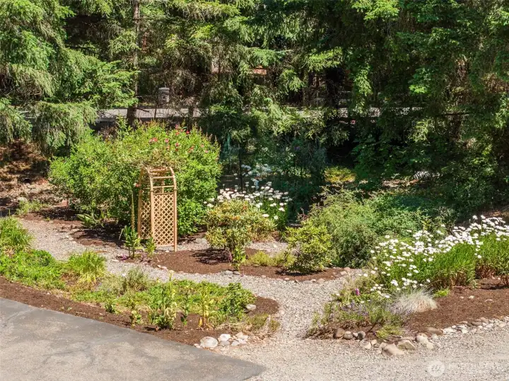 Here's the planting area surrounded by the circular driveway. There's a garden bed here too - which the Elk and Deer like as well!
