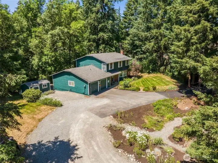 Aerial view of the front part of the yard.