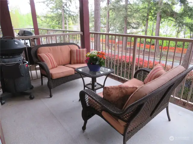 A wonderful sitting area on the south facing balcony with room for entertaining, bbq, potted containers and your outdoor beach decor!