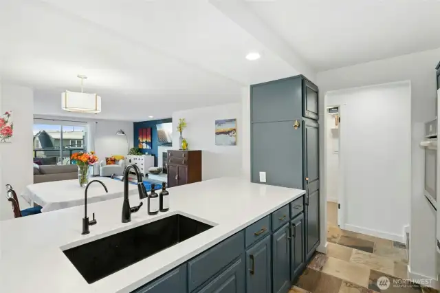 New slab quartz counters