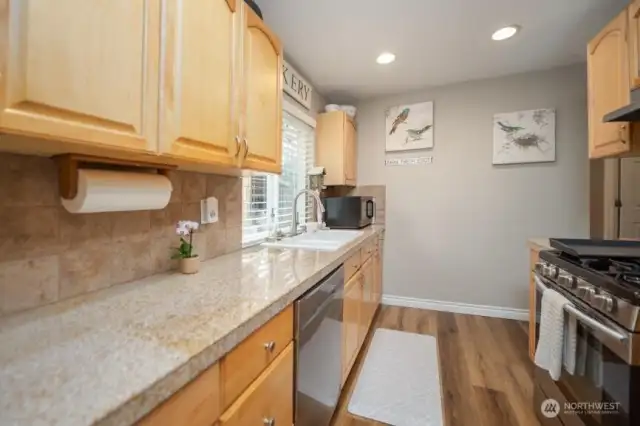 Granite counter tops with a huge kitchen window to allow even more light into your space.  Gas range adds that extra touch! SS appliance add a touch of sophistication.