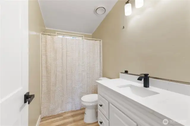 Main Bathroom, New Vanity, Lighting & Toilet