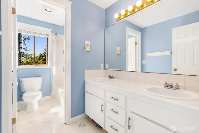 2nd Full Bathroom upstairs