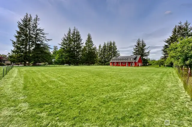 Fully fenced and flat areas for your animals or hobbies.