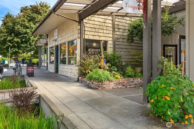 Minutes from Winslow’s charming shops, cafes, and restaurants—close to all the conveniences of in-town living.